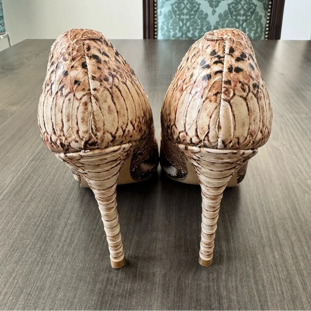 Steve Madden Evelyn Beige Snake stiletto Pointed Toe Pumps heels size 5